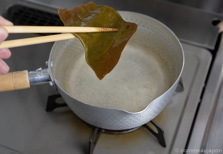 Bouillon dashi : le bouillon de base de la cuisine japonaise (vidéo) -  Recette par Chef Simon