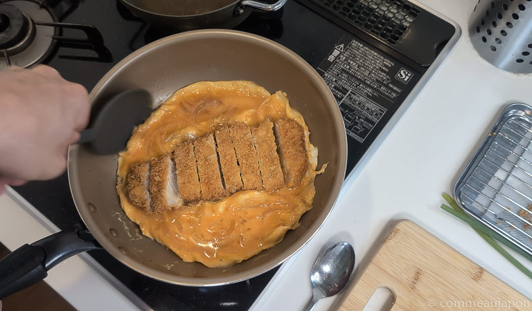 tonkatsu katsudon etapes recette 24 Katsudon - Bol de riz, porc pané et oeufs